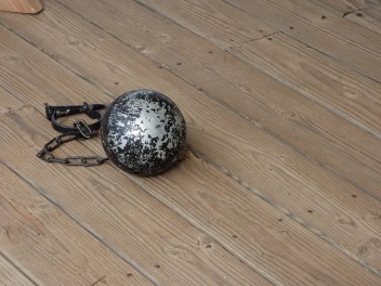 ball-and-chain-851439_640